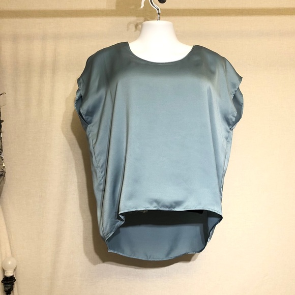 Frenchi Tops - Nordstrom Frenchi “Blue Smoke” Sleeveless Blouse